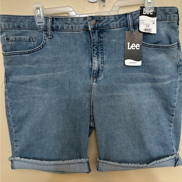 Womens Bermuda shorts - Picture 1 of 2